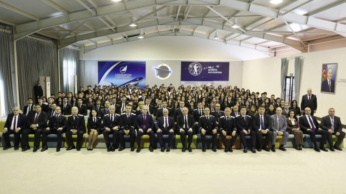 Kamran Əliyev tələbələrə mühazirə keçib - FOTOLAR