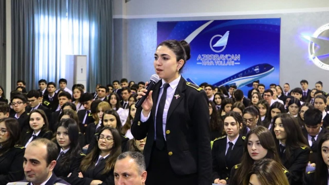 Kamran Əliyev tələbələrə mühazirə keçib - FOTOLAR