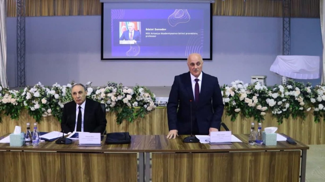 Kamran Əliyev tələbələrə mühazirə keçib - FOTOLAR