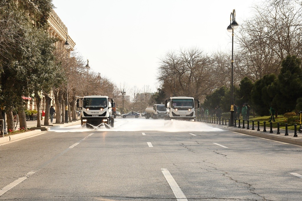 Bakının 537 küçəsi yuyuldu - FOTOLAR