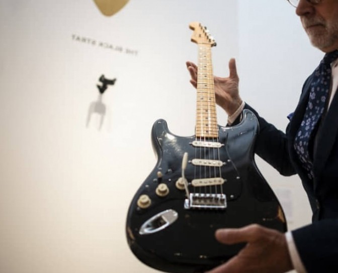 Devid Gilmorun gitarası rekord qiymətə satıldı - FOTO
