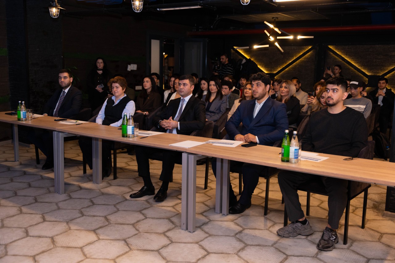 "Expressbank"ın sponsorluğu ilə “RoboCode” düşərgəsi yekunlaşıb - FOTOLAR