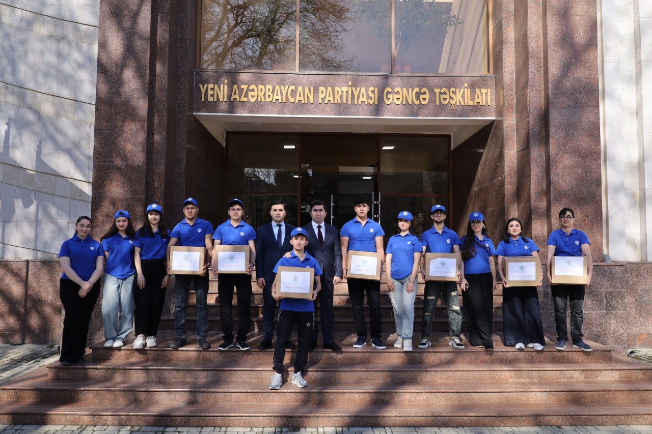 YAP Gəncə şəhər təşkilatı aztəminatlı ailələrə bayram sovqatı payladı - FOTOLAR