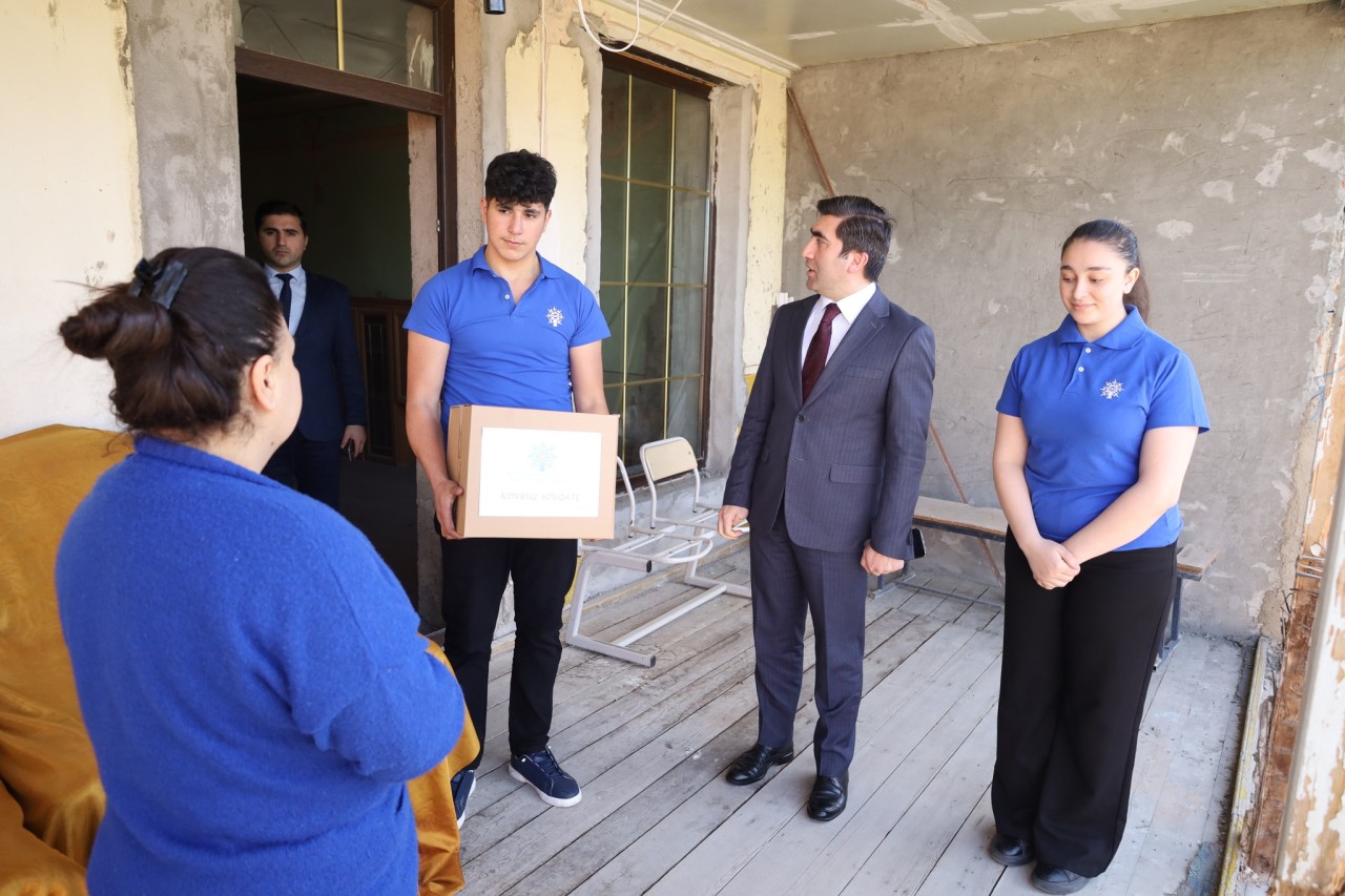 YAP Gəncə şəhər təşkilatı aztəminatlı ailələrə bayram sovqatı payladı - FOTOLAR