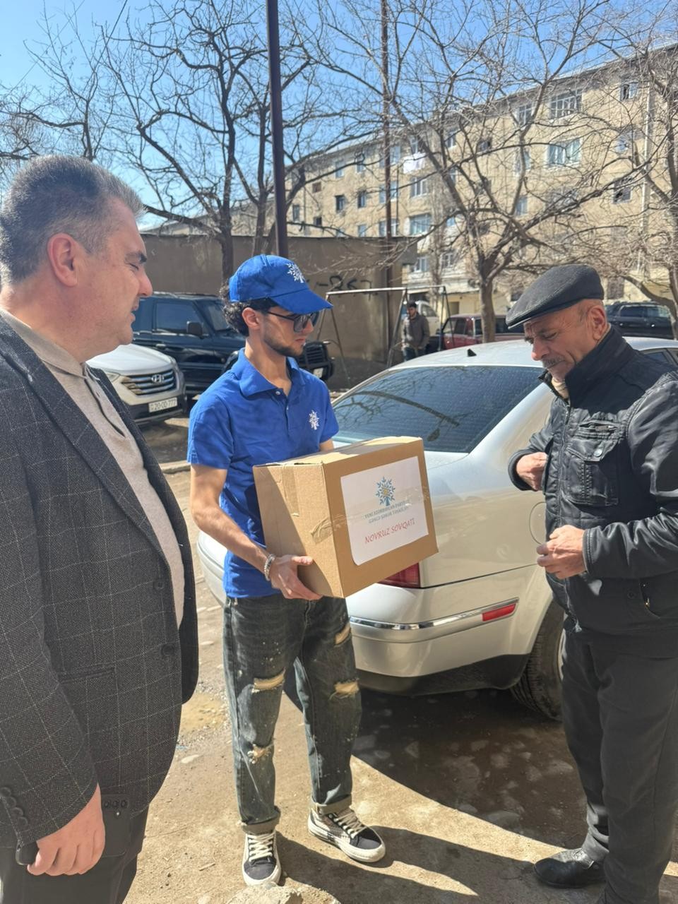 YAP Gəncə şəhər təşkilatı aztəminatlı ailələrə bayram sovqatı payladı - FOTOLAR