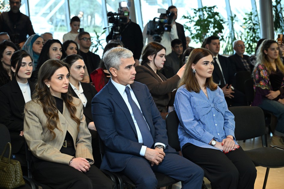 Alena Əliyeva Milli Xalça Muzeyində sərgiyə qatıldı - FOTOLAR