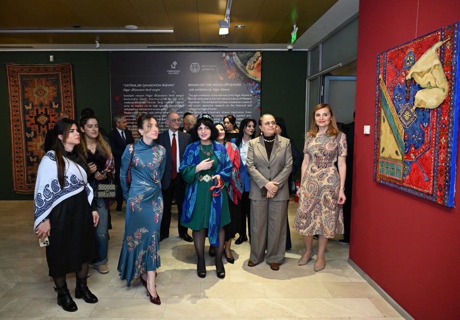 Alena Əliyeva Milli Xalça Muzeyində sərgiyə qatıldı - FOTOLAR