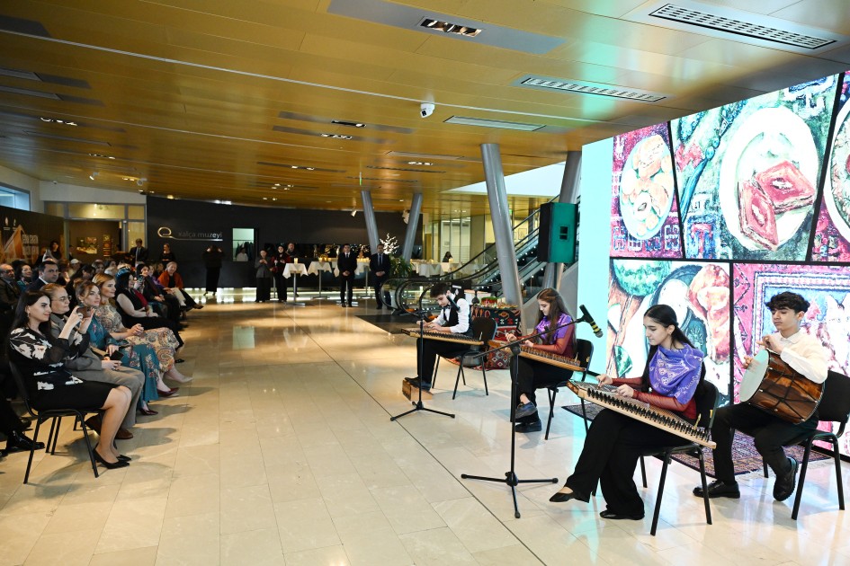 Alena Əliyeva Milli Xalça Muzeyində sərgiyə qatıldı - FOTOLAR