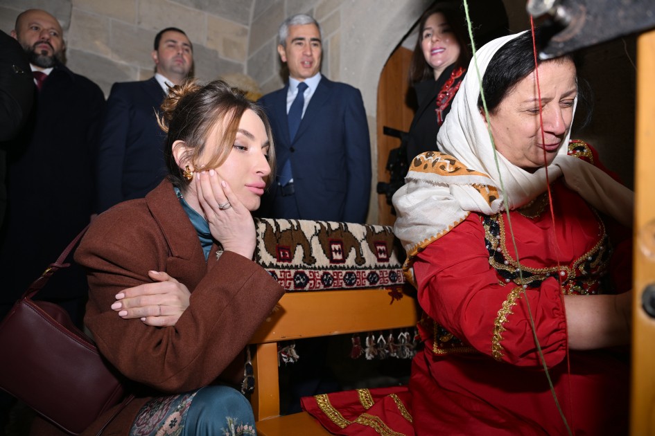 Prezidentin gəlini Buxara karvansarasının açılışında - FOTOLAR