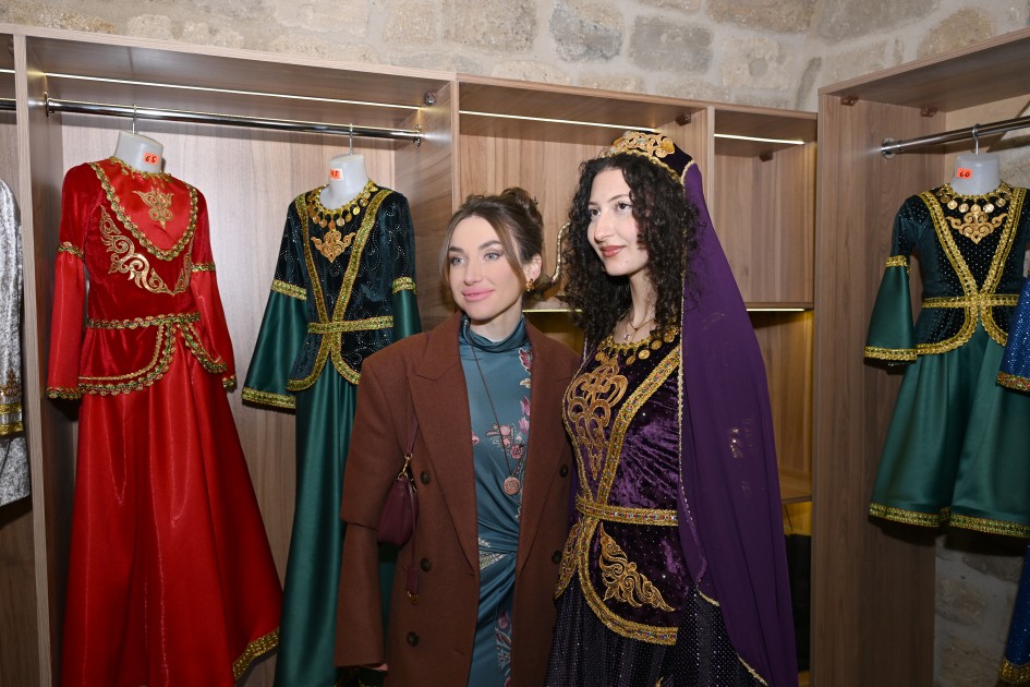 Prezidentin gəlini Buxara karvansarasının açılışında - FOTOLAR