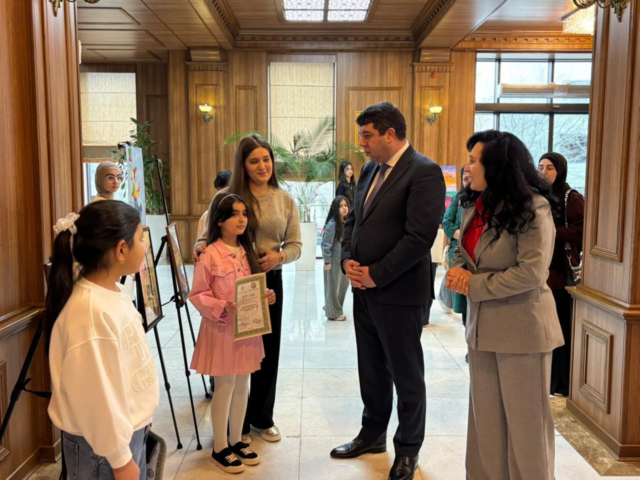 Yasamalda “Yazın nəfəsi” adlı rəsm sərgisi keçirildi - FOTOLAR