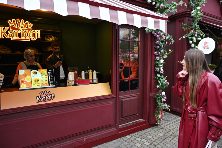 Alena Əliyeva Novruz yarmarkasında - FOTOLAR (VİDEO)