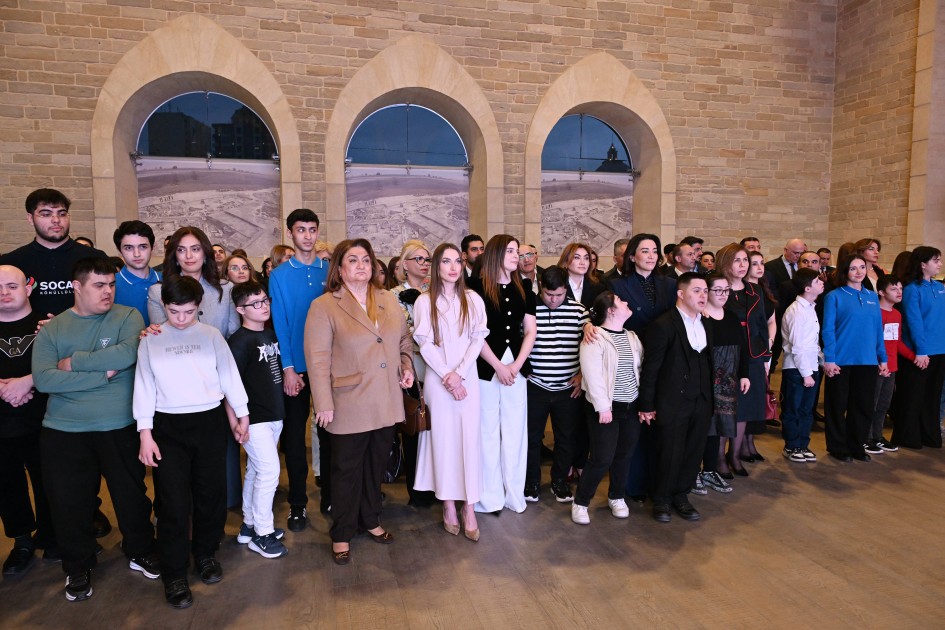 Alena Əliyeva “Çərçivədən kənar” sərgisində - FOTOLAR