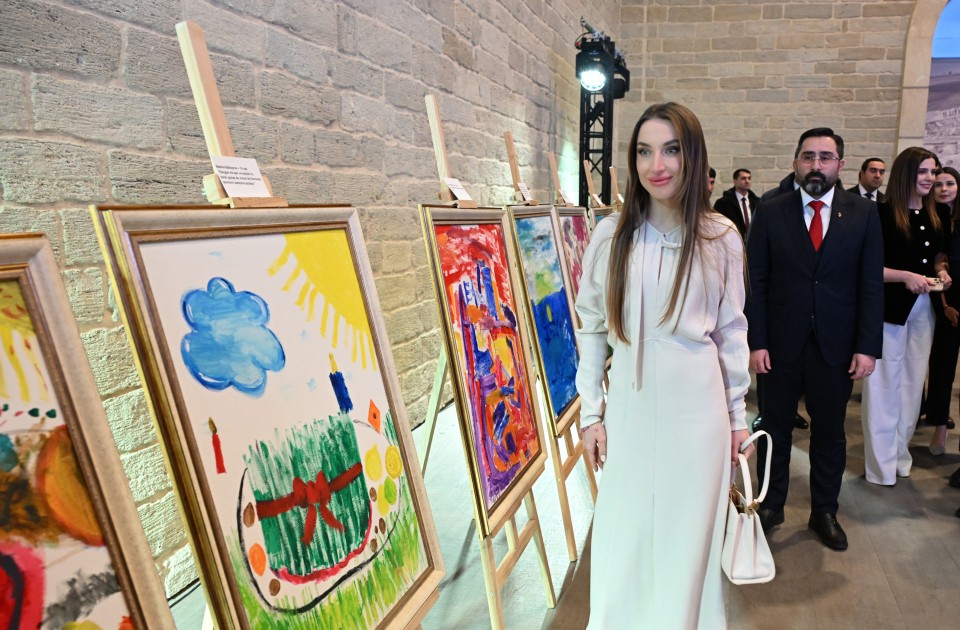 Alena Əliyeva “Çərçivədən kənar” sərgisində - FOTOLAR