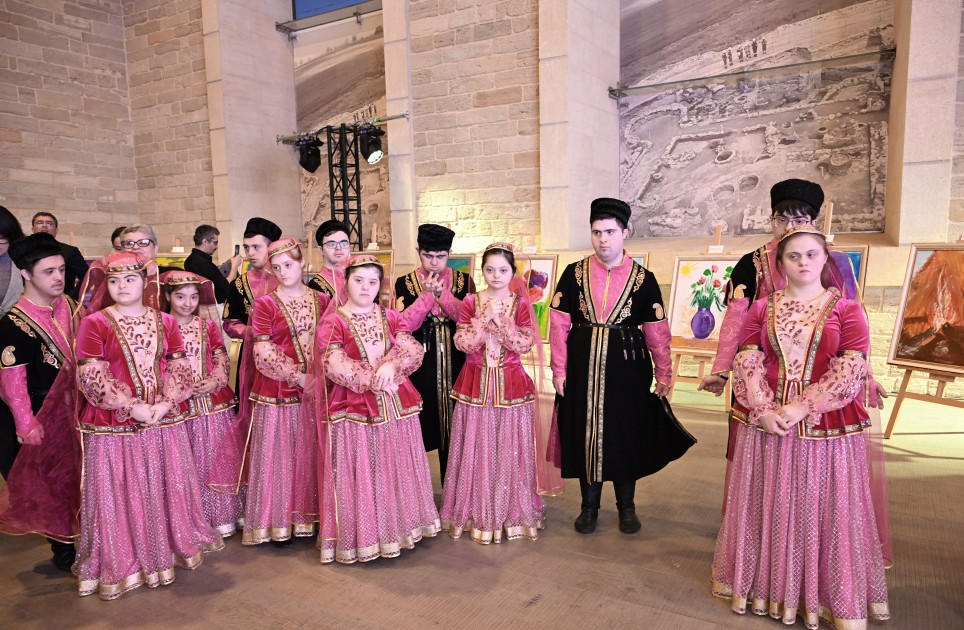 Alena Əliyeva “Çərçivədən kənar” sərgisində - FOTOLAR