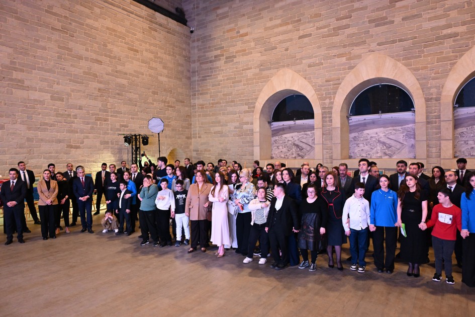 Alena Əliyeva “Çərçivədən kənar” sərgisində - FOTOLAR