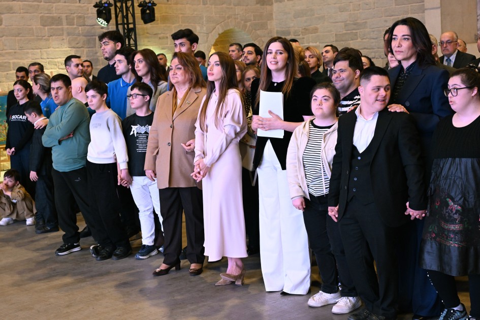 Alena Əliyeva “Çərçivədən kənar” sərgisində - FOTOLAR