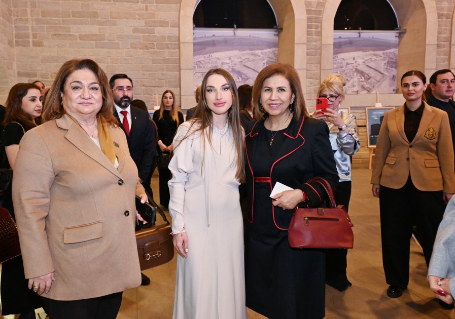 Alena Əliyeva “Çərçivədən kənar” sərgisində - FOTOLAR