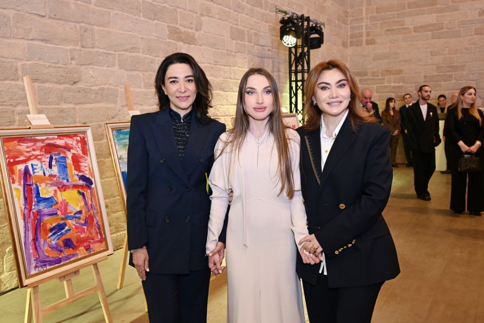 Alena Əliyeva “Çərçivədən kənar” sərgisində - FOTOLAR