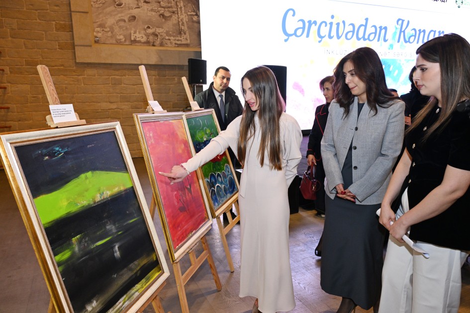 Alena Əliyeva “Çərçivədən kənar” sərgisində - FOTOLAR
