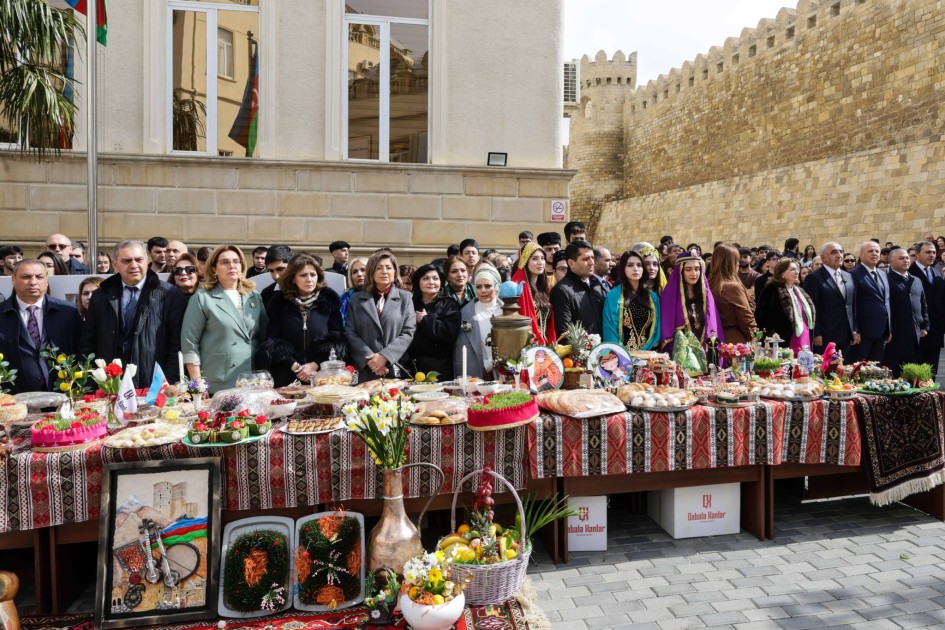 UNEC-də tələbələrin iştirakı ilə Novruz bayramı qeyd olunub - FOTOLAR