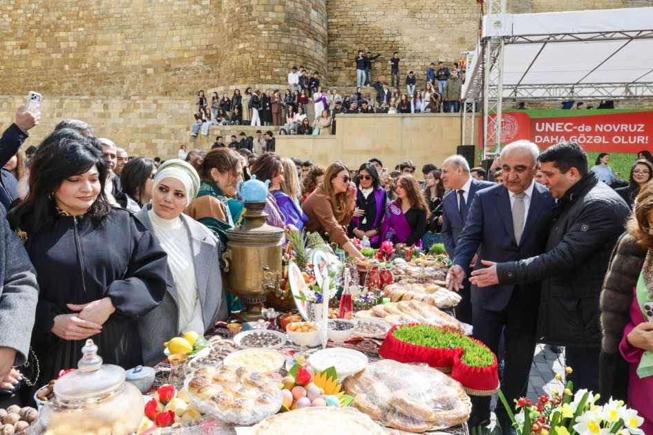 UNEC-də tələbələrin iştirakı ilə Novruz bayramı qeyd olunub - FOTOLAR