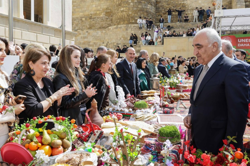 UNEC-də tələbələrin iştirakı ilə Novruz bayramı qeyd olunub - FOTOLAR