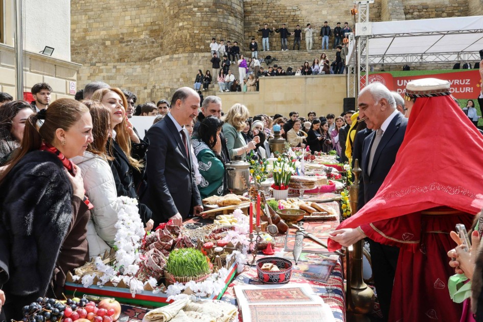 UNEC-də tələbələrin iştirakı ilə Novruz bayramı qeyd olunub - FOTOLAR