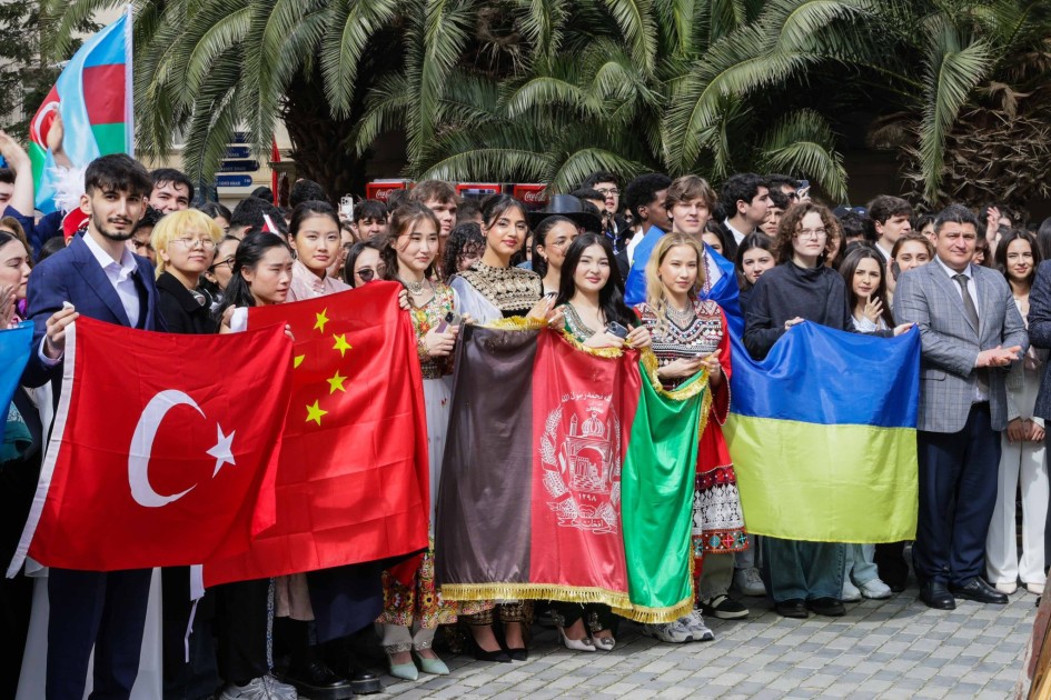 UNEC-də tələbələrin iştirakı ilə Novruz bayramı qeyd olunub - FOTOLAR