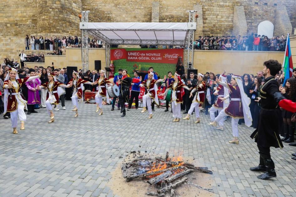 UNEC-də tələbələrin iştirakı ilə Novruz bayramı qeyd olunub - FOTOLAR