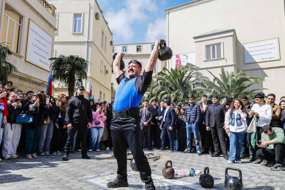 UNEC-də tələbələrin iştirakı ilə Novruz bayramı qeyd olunub - FOTOLAR