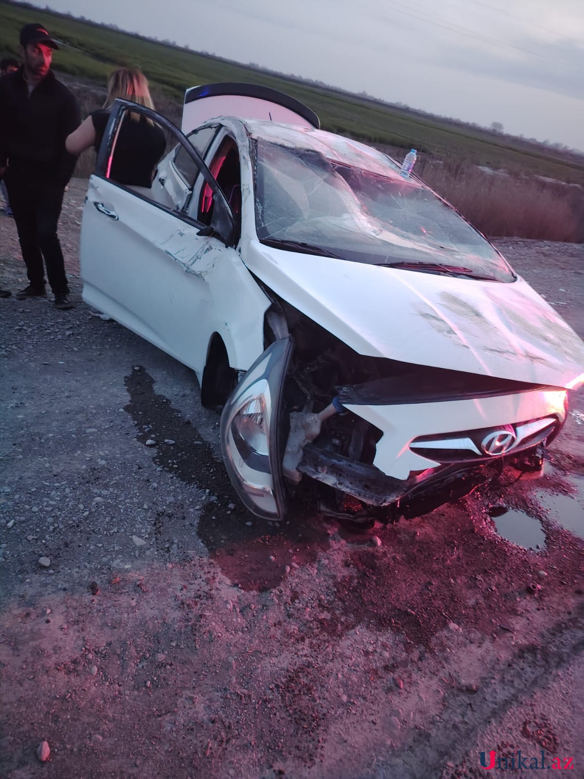 Ağdaşda avtomobil aşdı - Yaralılar var (FOTO)