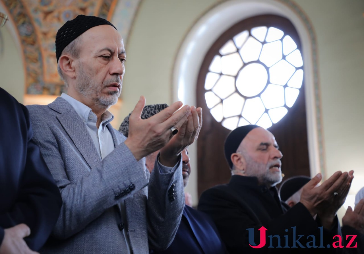 Bayram namazı qılındı - FOTOLAR