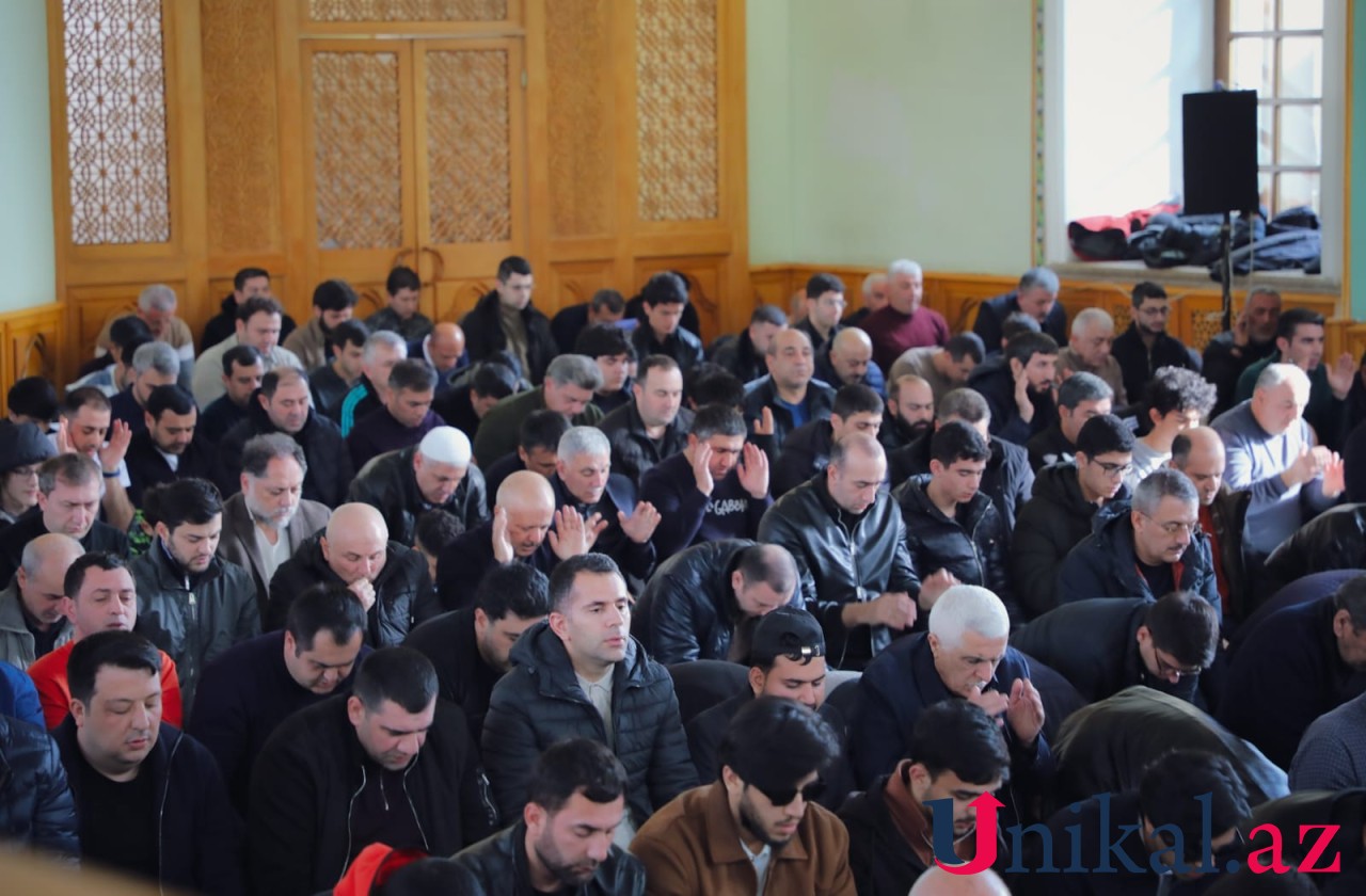 Bayram namazı qılındı - FOTOLAR