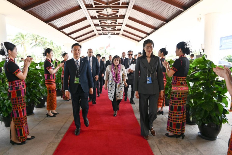 Sahibə Qafarova Çinə səfər etdi - FOTO