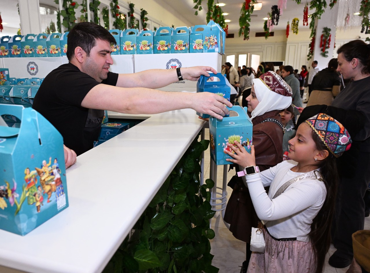 Azərbaycan Həmkarlar İttifaqları Konfederasiyası bayramlarla bağlı tədbirlər keçirdi - FOTOLAR