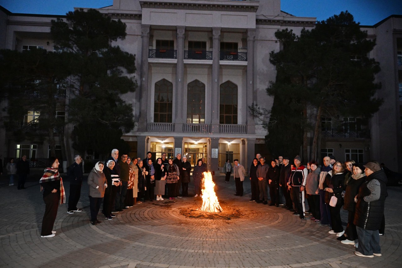 Azərbaycan Həmkarlar İttifaqları Konfederasiyası bayramlarla bağlı tədbirlər keçirdi - FOTOLAR