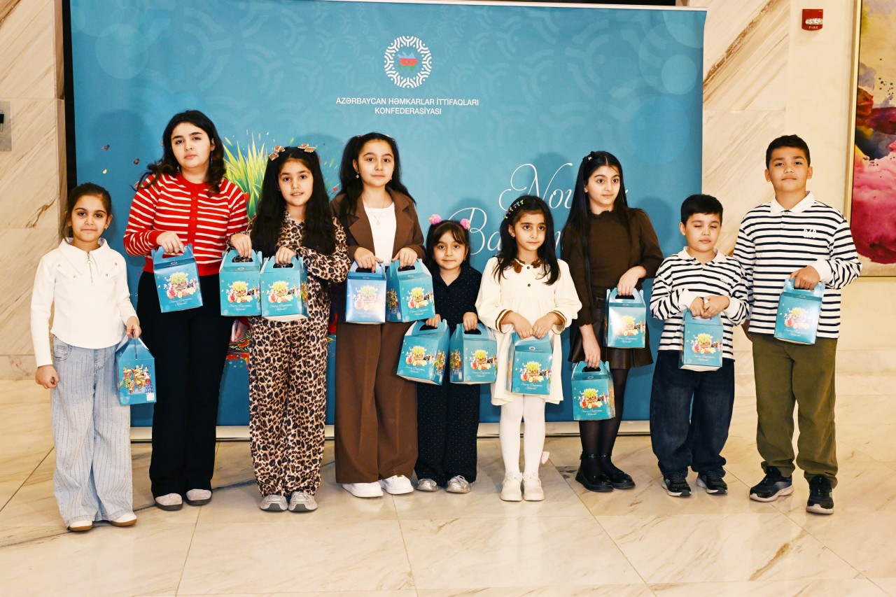 Azərbaycan Həmkarlar İttifaqları Konfederasiyası bayramlarla bağlı tədbirlər keçirdi - FOTOLAR