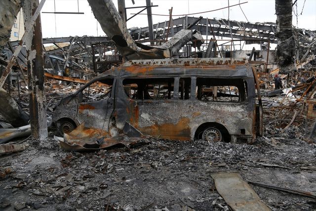 Avtomobil salonuna raket düşdü - 70 lüks maşın məhv oldu (FOTO)