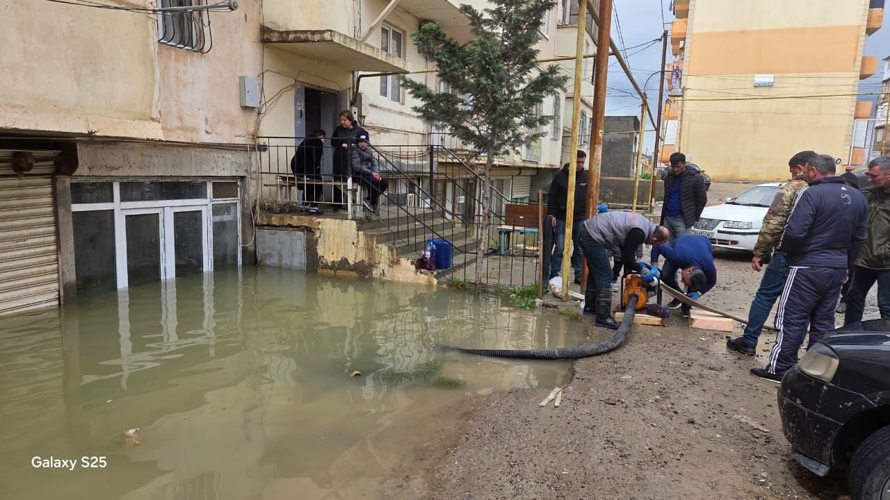 Abşeronda yağışın yaratdığı fəsadların qarşısı alınır - FOTOLAR