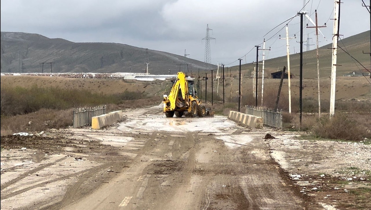 Abşeronda yağışın yaratdığı fəsadların qarşısı alınır - FOTOLAR