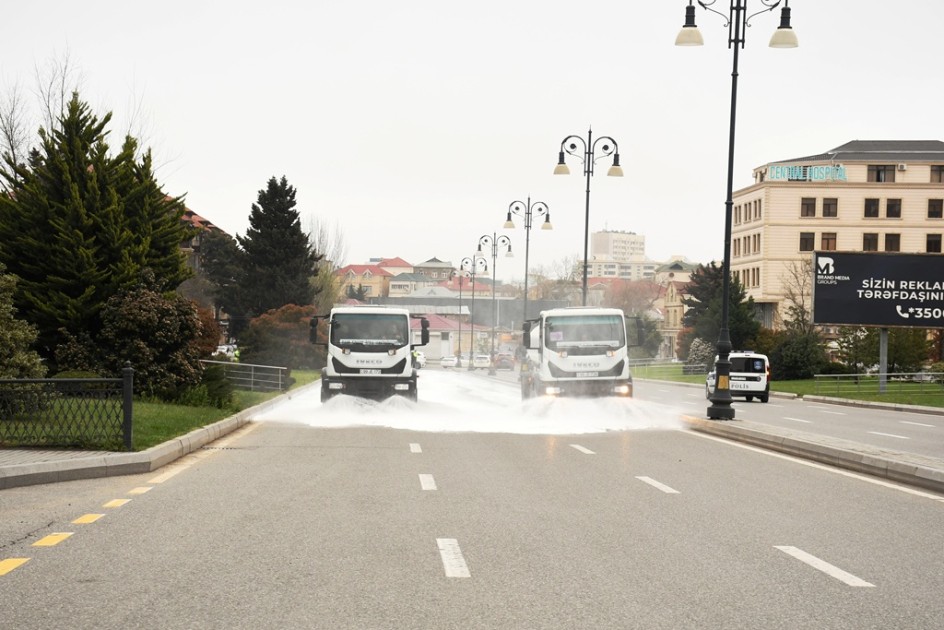Bu gün Bakının 555 küçəsi yuyuldu - FOTOLAR