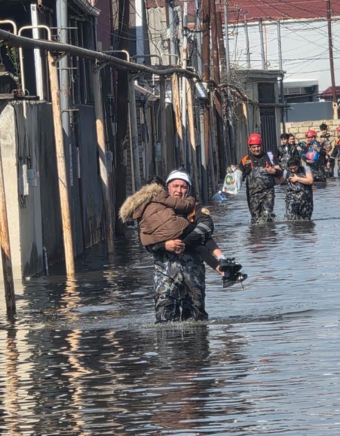547 nəfər təhlükəsiz əraziyə təxliyə olunub - VİDEO