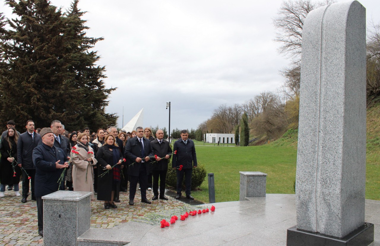 YAP Nizami rayon təşkilatının fəalları soyqırım qurbanlarını anıblar - FOTOLAR