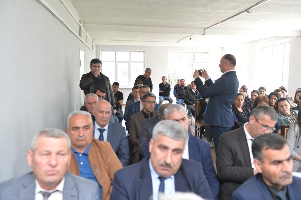 Taleh Qaraşov sakinlərin problemlərini dinlədi - FOTOLAR