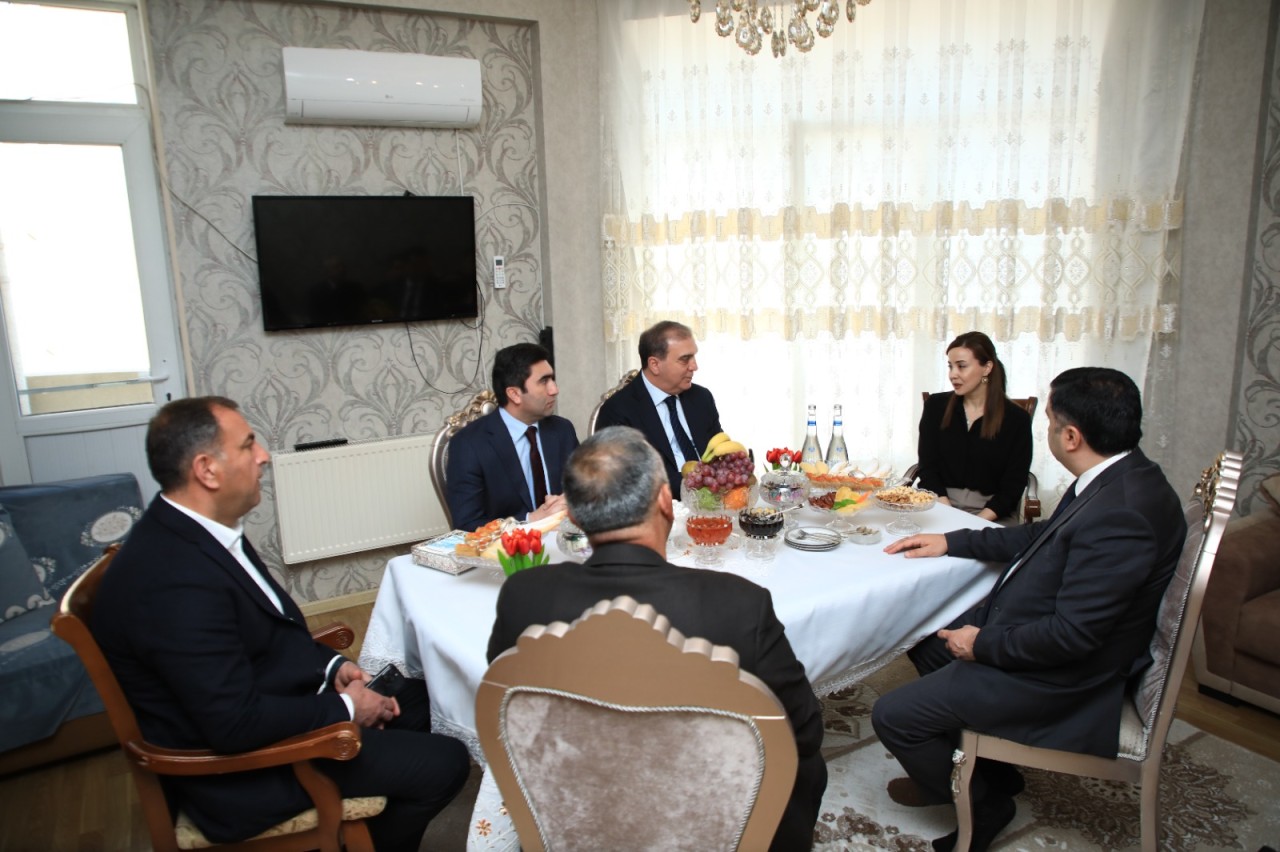 Niyazi Bayramov şəhid ailələrini ziyarət edib - FOTOLAR