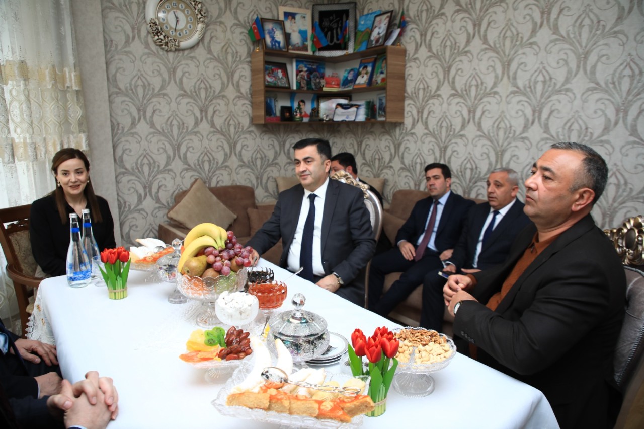 Niyazi Bayramov şəhid ailələrini ziyarət edib - FOTOLAR