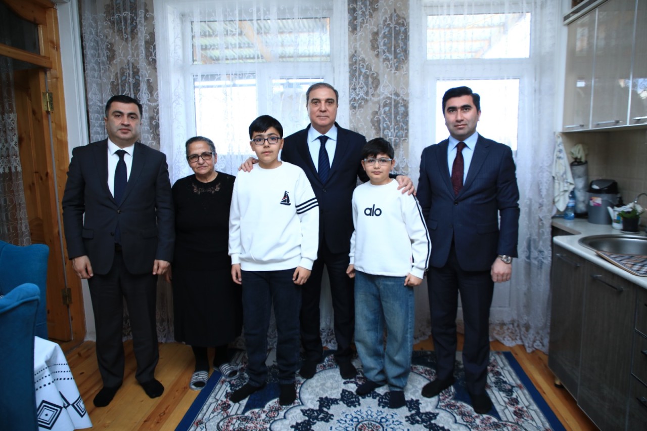 Niyazi Bayramov şəhid ailələrini ziyarət edib - FOTOLAR