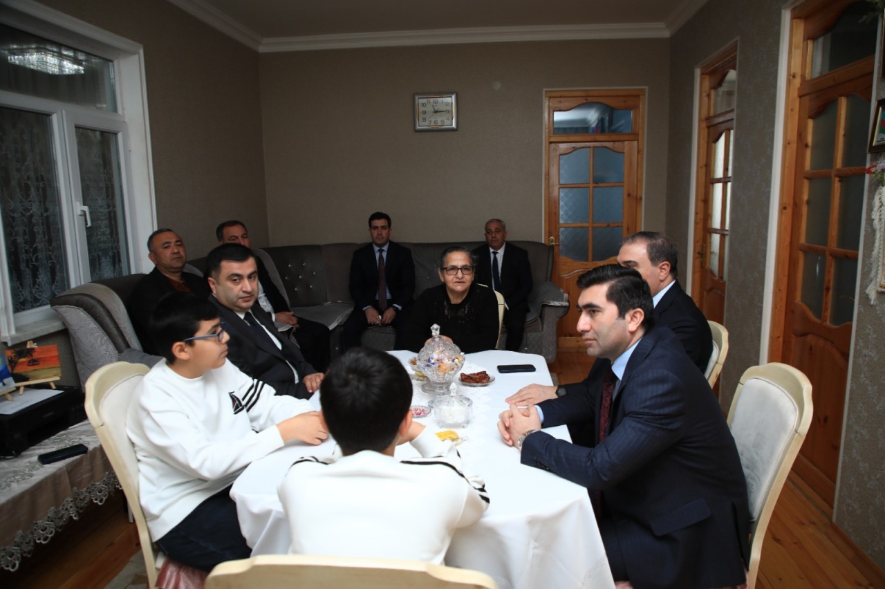 Niyazi Bayramov şəhid ailələrini ziyarət edib - FOTOLAR