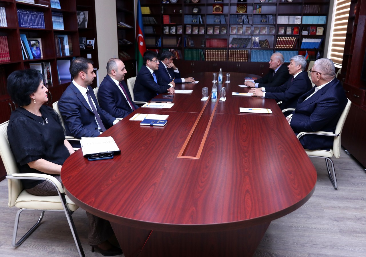 Fuad Muradov Akif Alaferdovaya medalını təqdim etdi - FOTOLAR